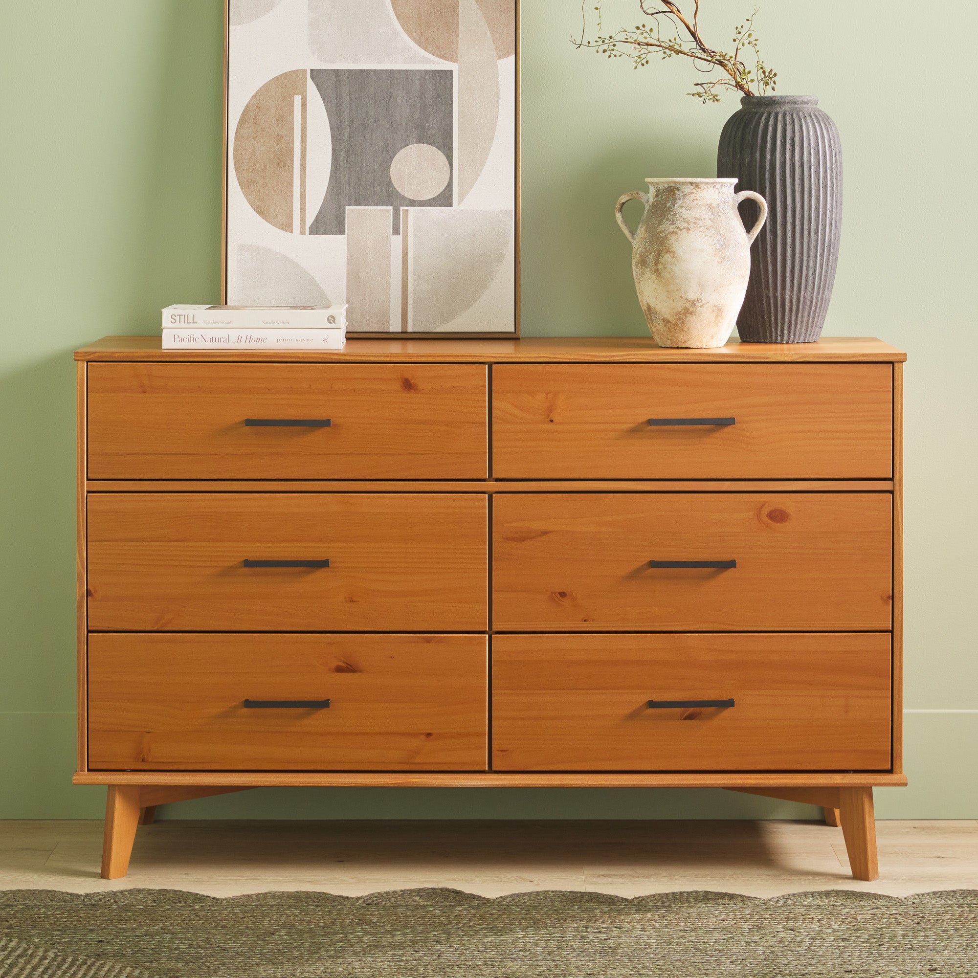 Cómoda moderna Sloane de madera maciza con 6 cajones y tiradores de metal