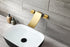 Grifo para lavabo de baño en cascada de montaje en pared en oro cepillado con desagüe emergente de latón y rebosadero