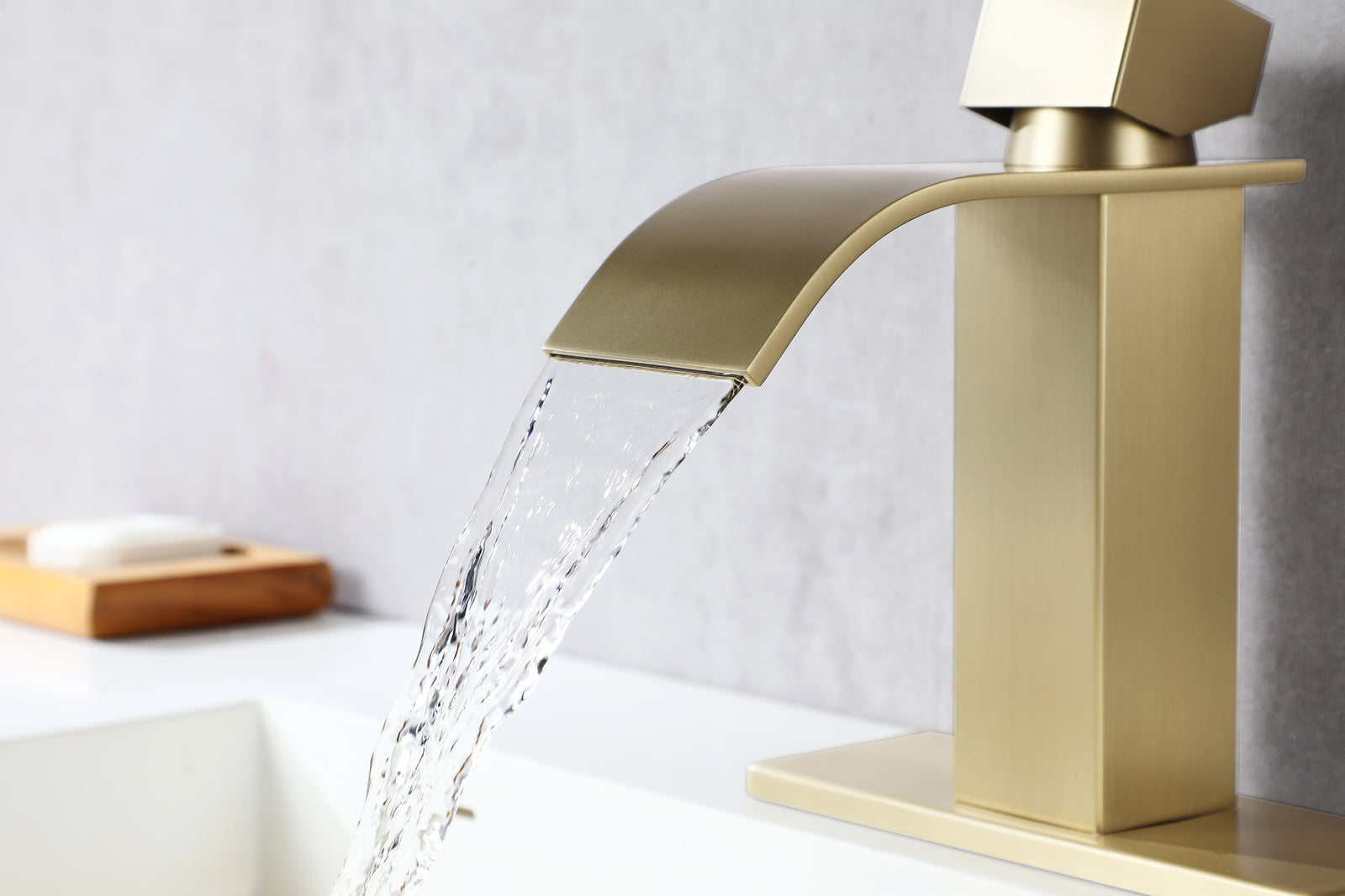 Grifo de baño cascada de níquel cepillado o negro mate o dorado cepillado de latón con placa y desagüe emergente de latón