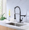 Grifo de cocina de arco alto de latón negro mate con rociador de metal desplegable con placa de cubierta y anillo de bloqueo