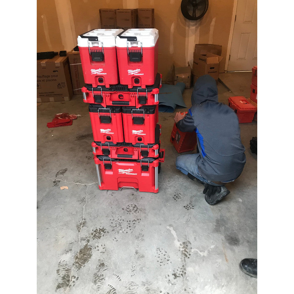 Hielera compacta Milwaukee 48-22-8460 PACKOUT™ de 16 cuartos de galón