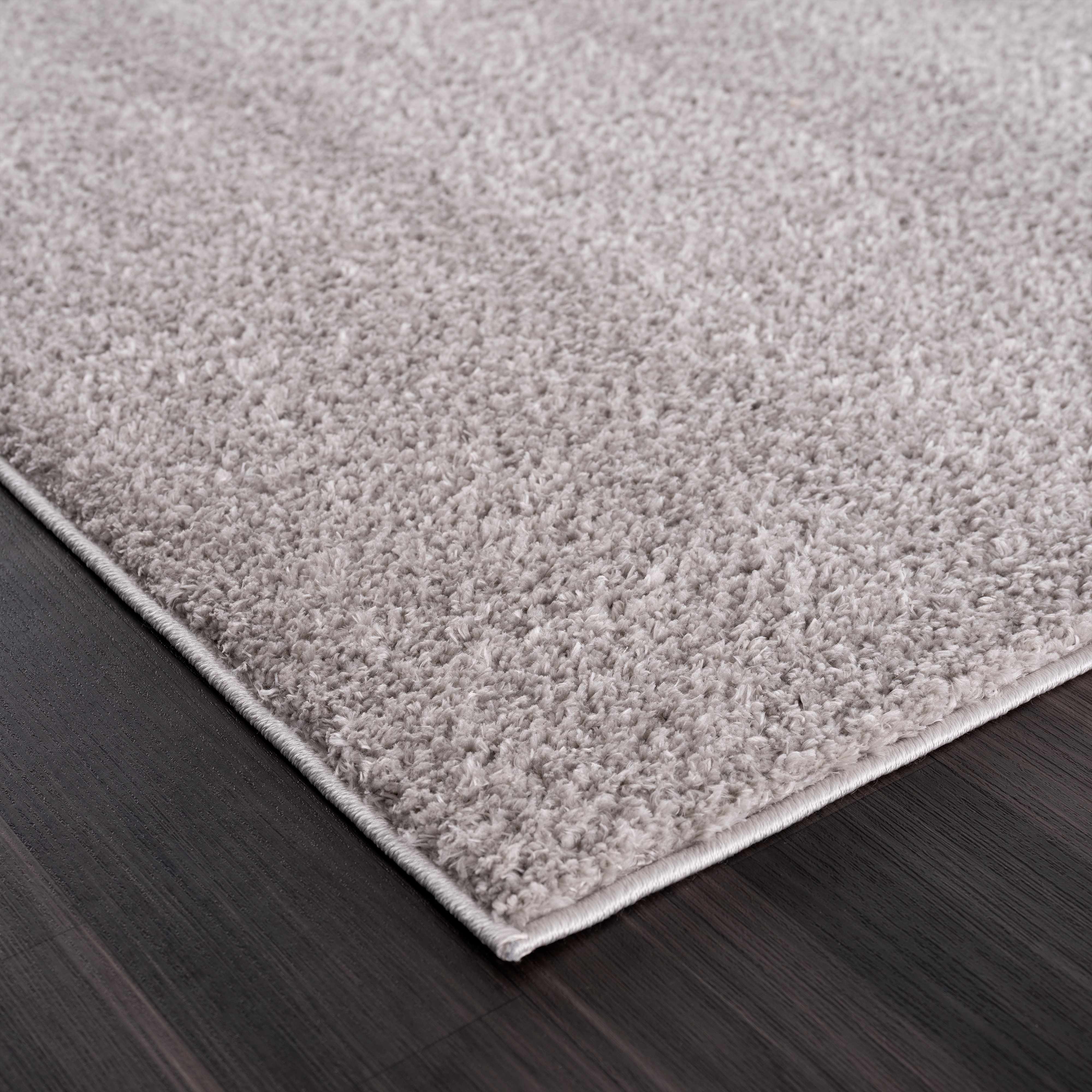 Alfombra peluda lavable Judy de color gris liso