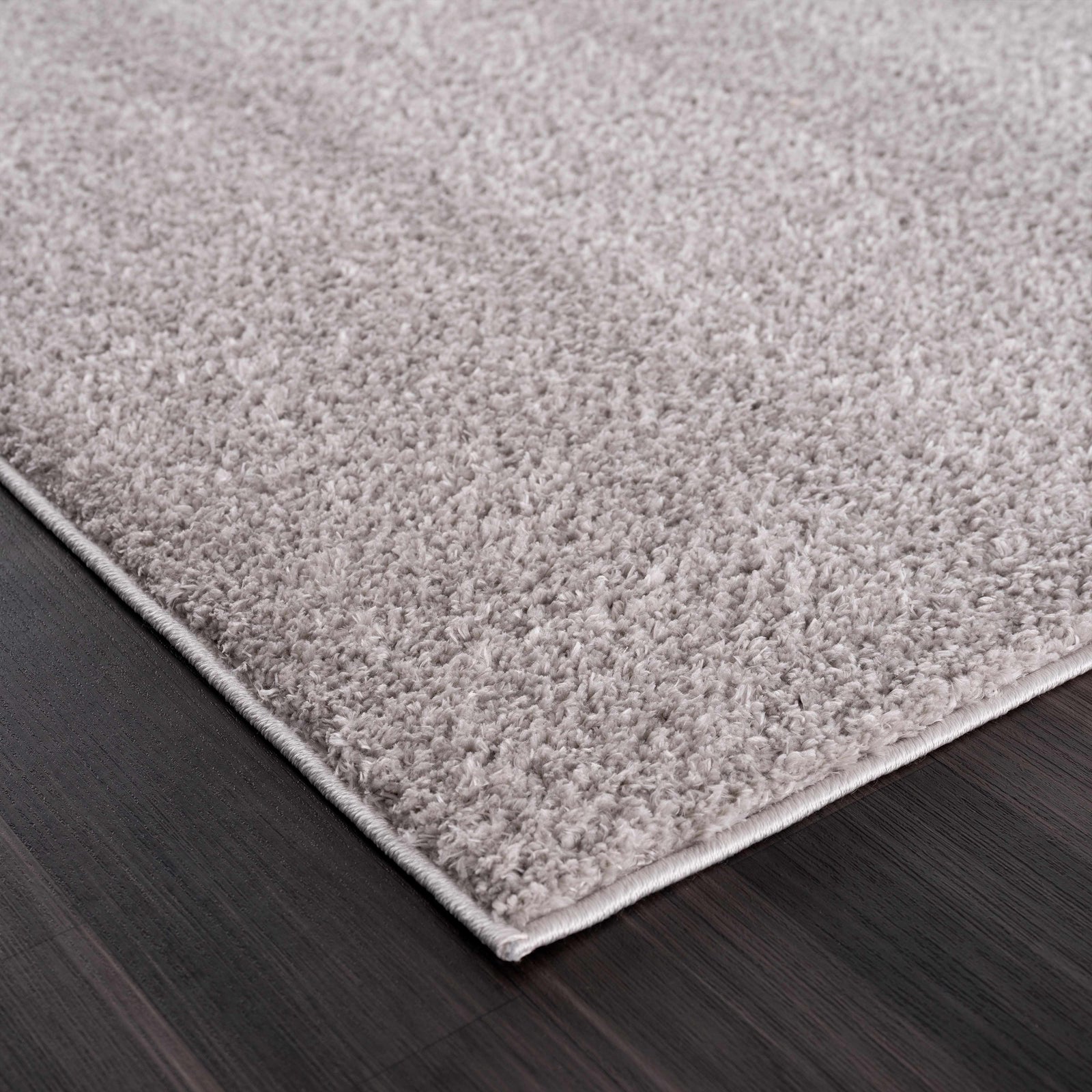 Alfombra peluda lavable Judy de color gris liso