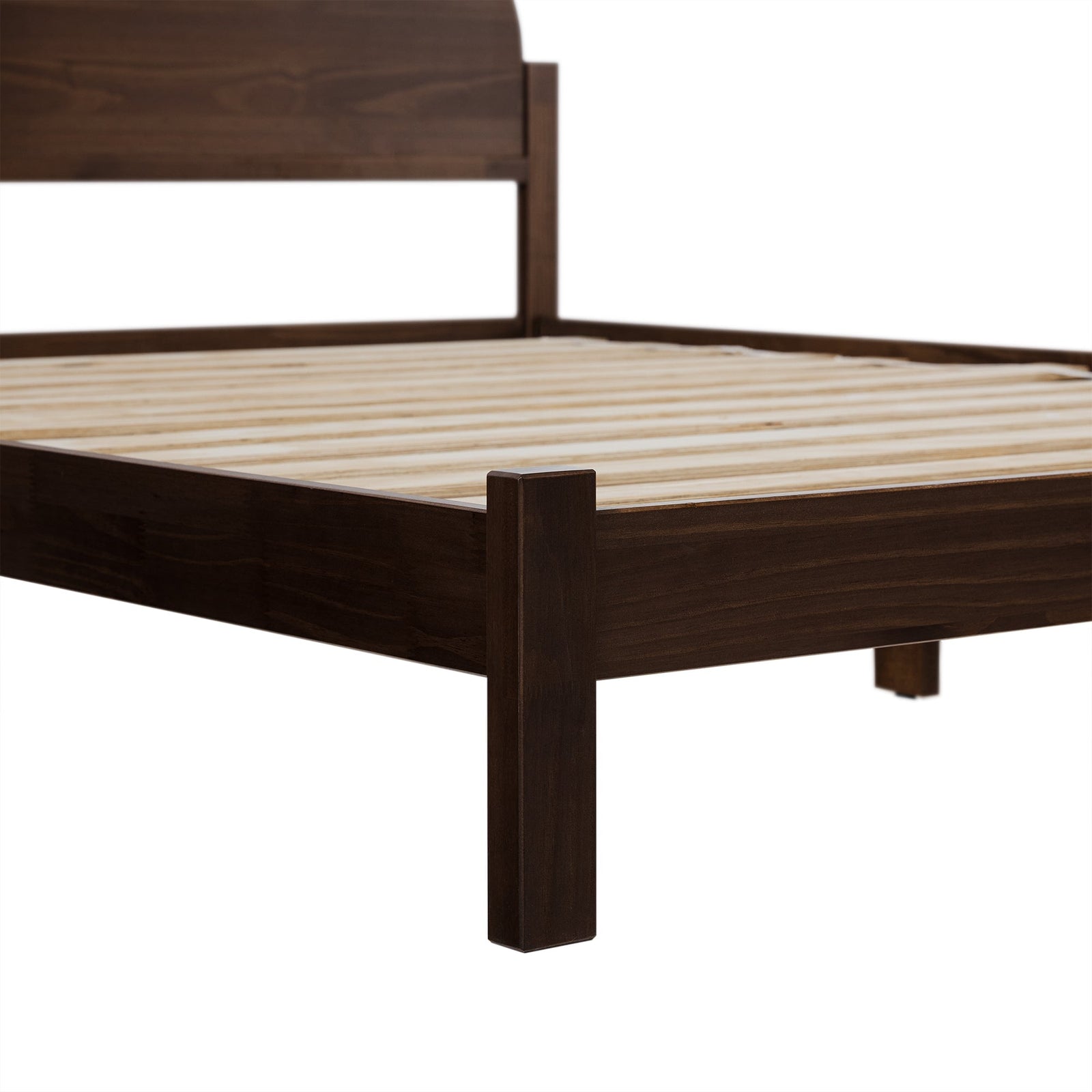 Cama Elias de madera maciza con cabecero arqueado