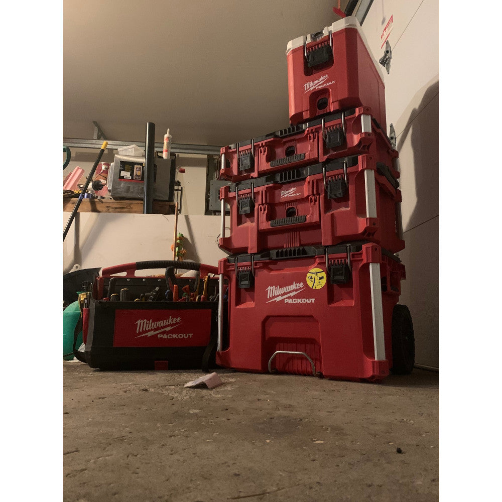Hielera compacta Milwaukee 48-22-8460 PACKOUT™ de 16 cuartos de galón
