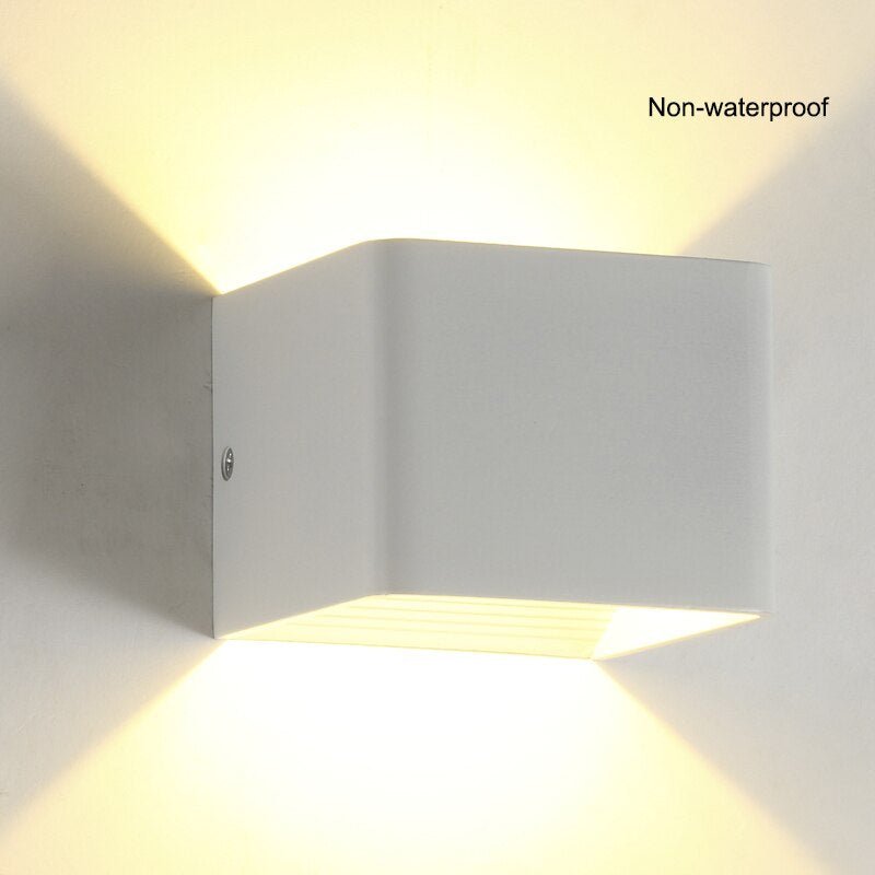 Lámpara de pared LED en forma de cubo de aluminio impermeable para exteriores en blanco y negro para jardín