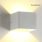 Lámpara de pared LED en forma de cubo de aluminio impermeable para exteriores en blanco y negro para jardín