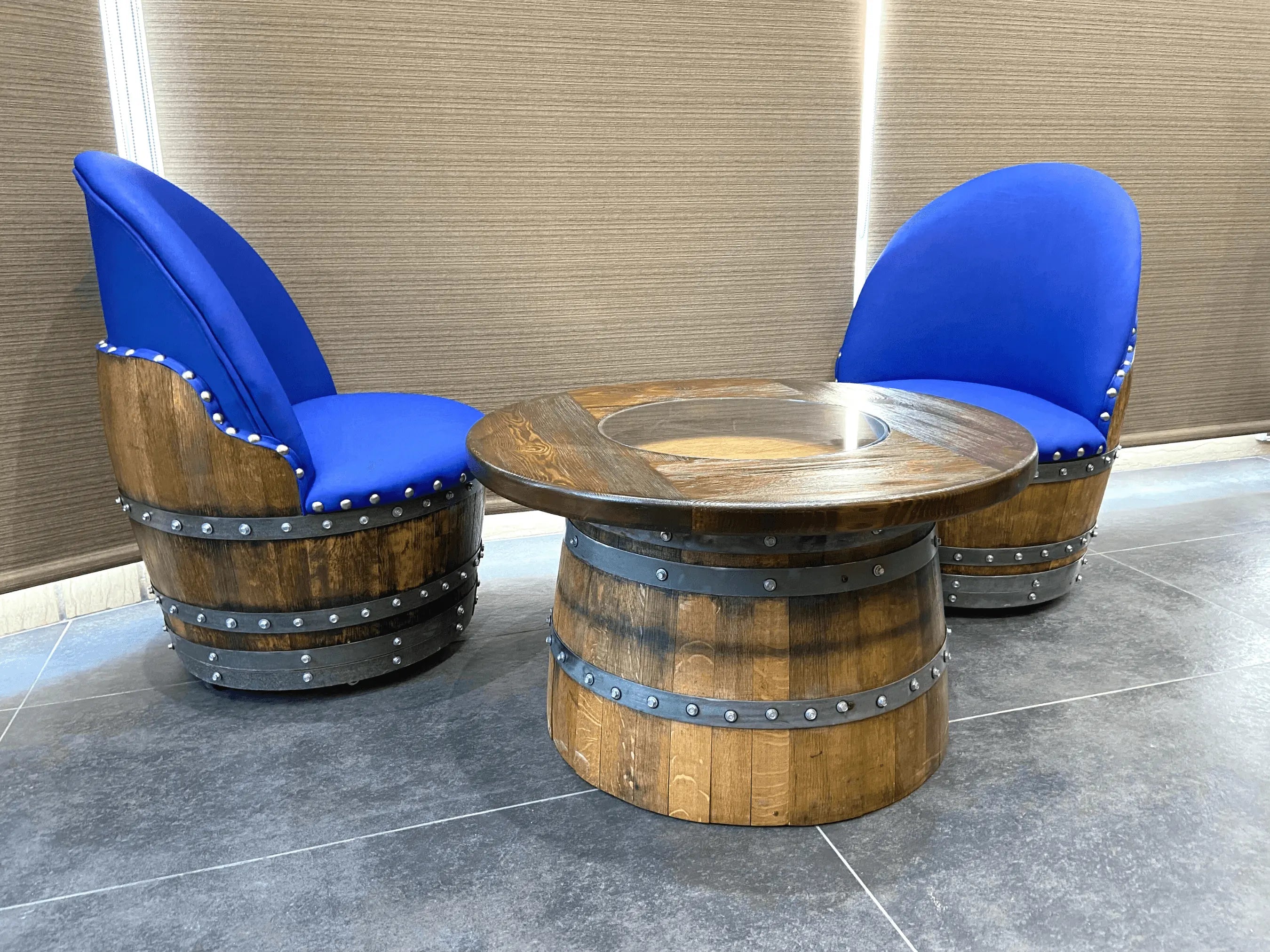 Juego de mesa de centro redonda con forma de barril de vino y 2 sillas - Muebles rústicos de barril de whisky - Roble macizo hecho a mano - Envío gratuito