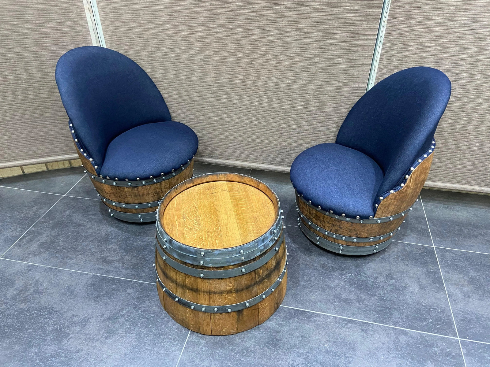 Juego de mesa de centro redonda con forma de barril de vino y 2 sillas - Muebles rústicos de barril de whisky - Roble macizo hecho a mano - Envío gratuito