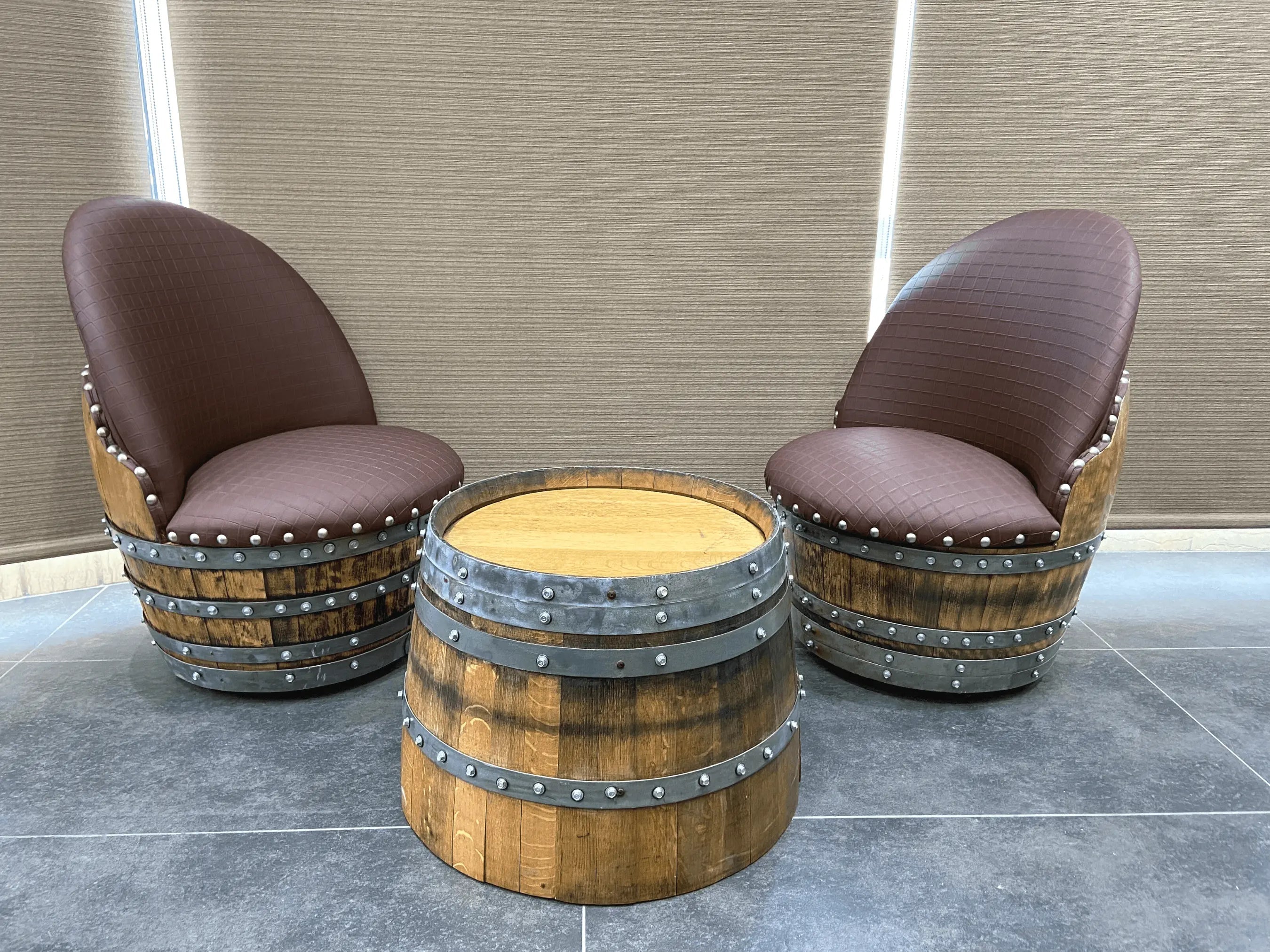 Juego de mesa de centro redonda con forma de barril de vino y 2 sillas - Muebles rústicos de barril de whisky - Roble macizo hecho a mano - Envío gratuito