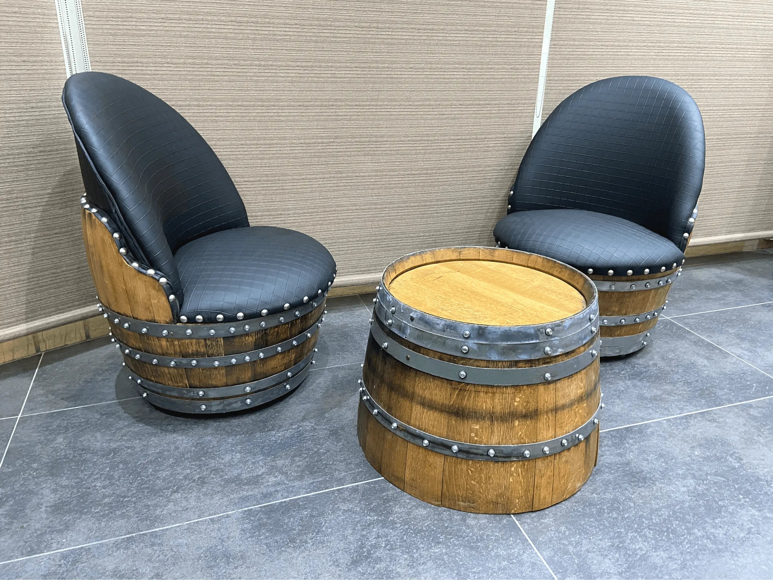 Juego de mesa de centro redonda con forma de barril de vino y 2 sillas - Muebles rústicos de barril de whisky - Roble macizo hecho a mano - Envío gratuito