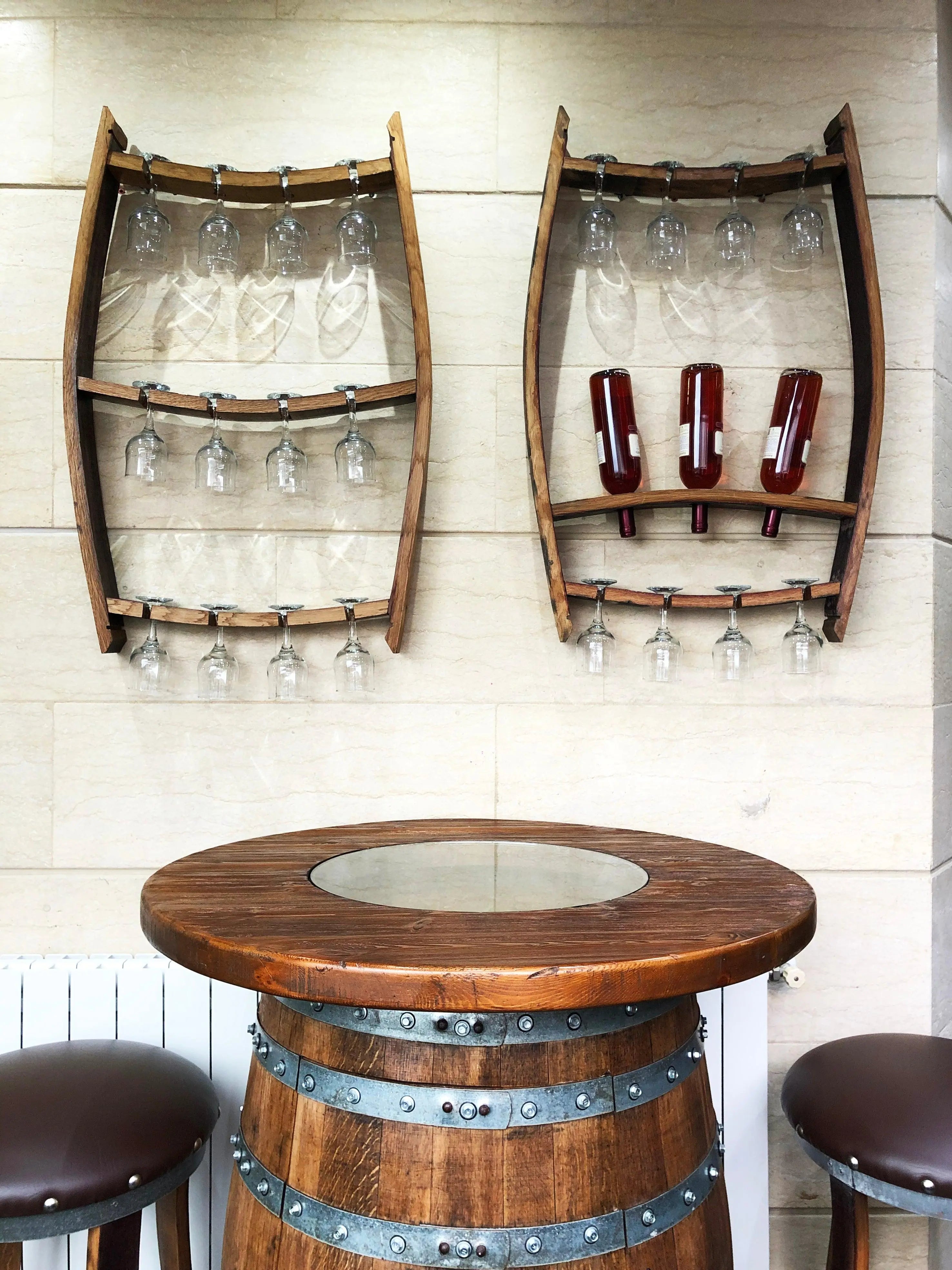 Juego de botelleros de pared para barriles de vino - Paquete de 2 botelleros y expositores de copas - Decoración perfecta para los amantes del vino