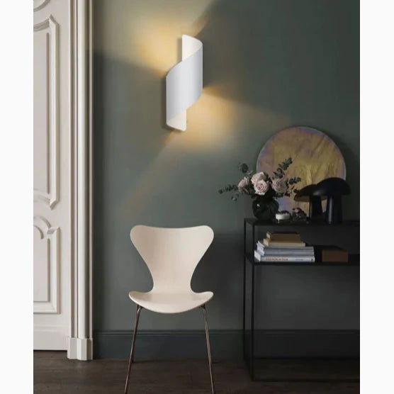 Lámpara de pared creativa de aluminio para exteriores, impermeable, de color blanco y negro, para patio