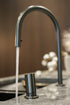 Grifo de cocina desplegable Zeek KF-11GM en bronce