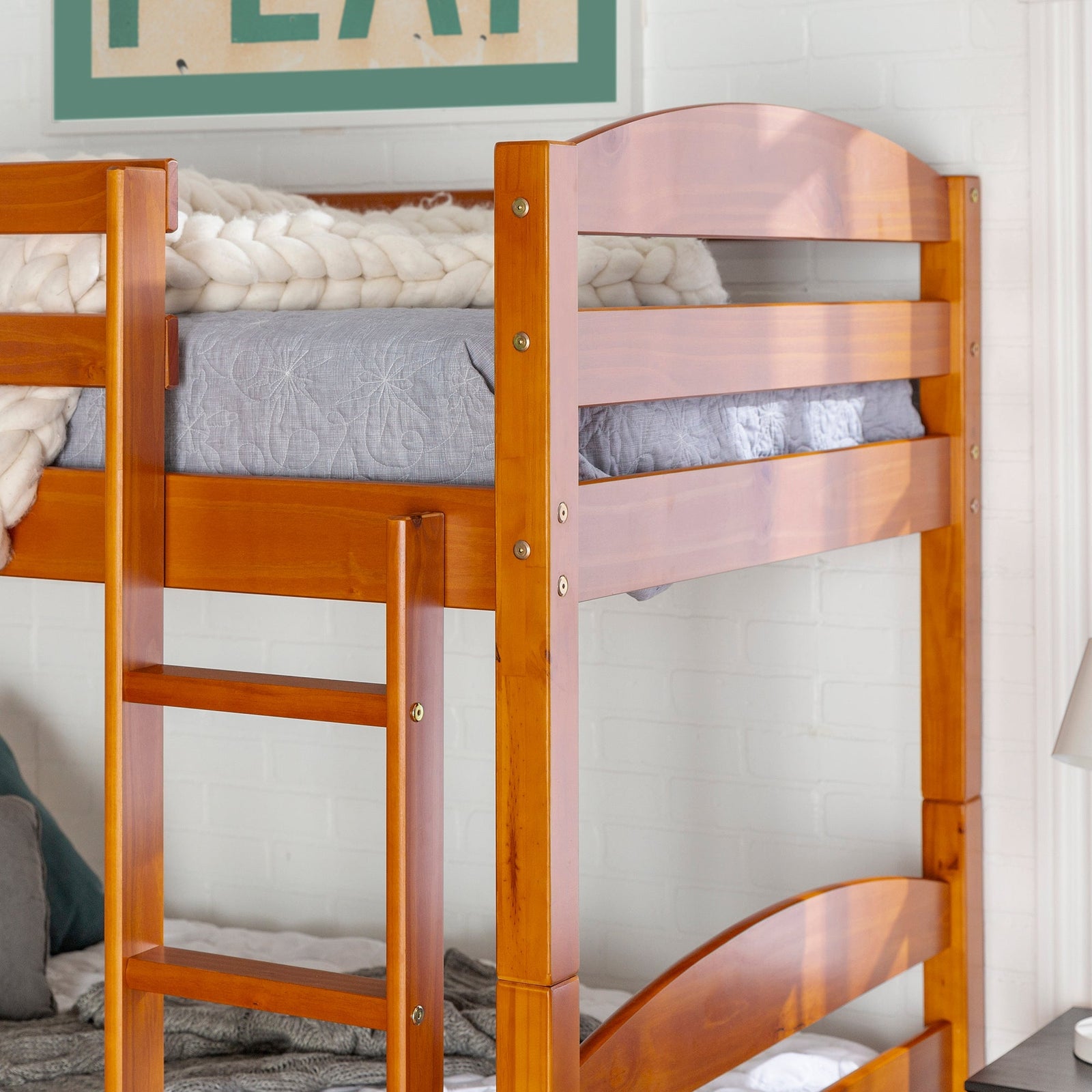 Cama litera de madera maciza Carolina de estilo transicional con dos camas individuales