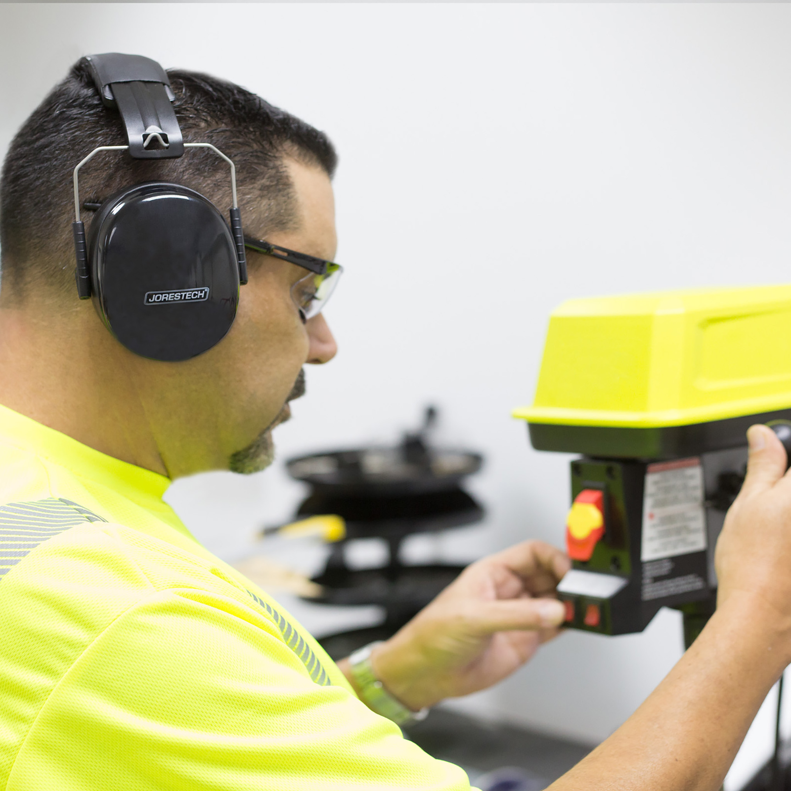 27dB NRR Noise Cancelling Hearing Protection Earmuffs