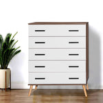 Cómoda Eli de 5 cajones, estilo moderno de mediados de siglo, de Better Home Products, en nogal y blanco
