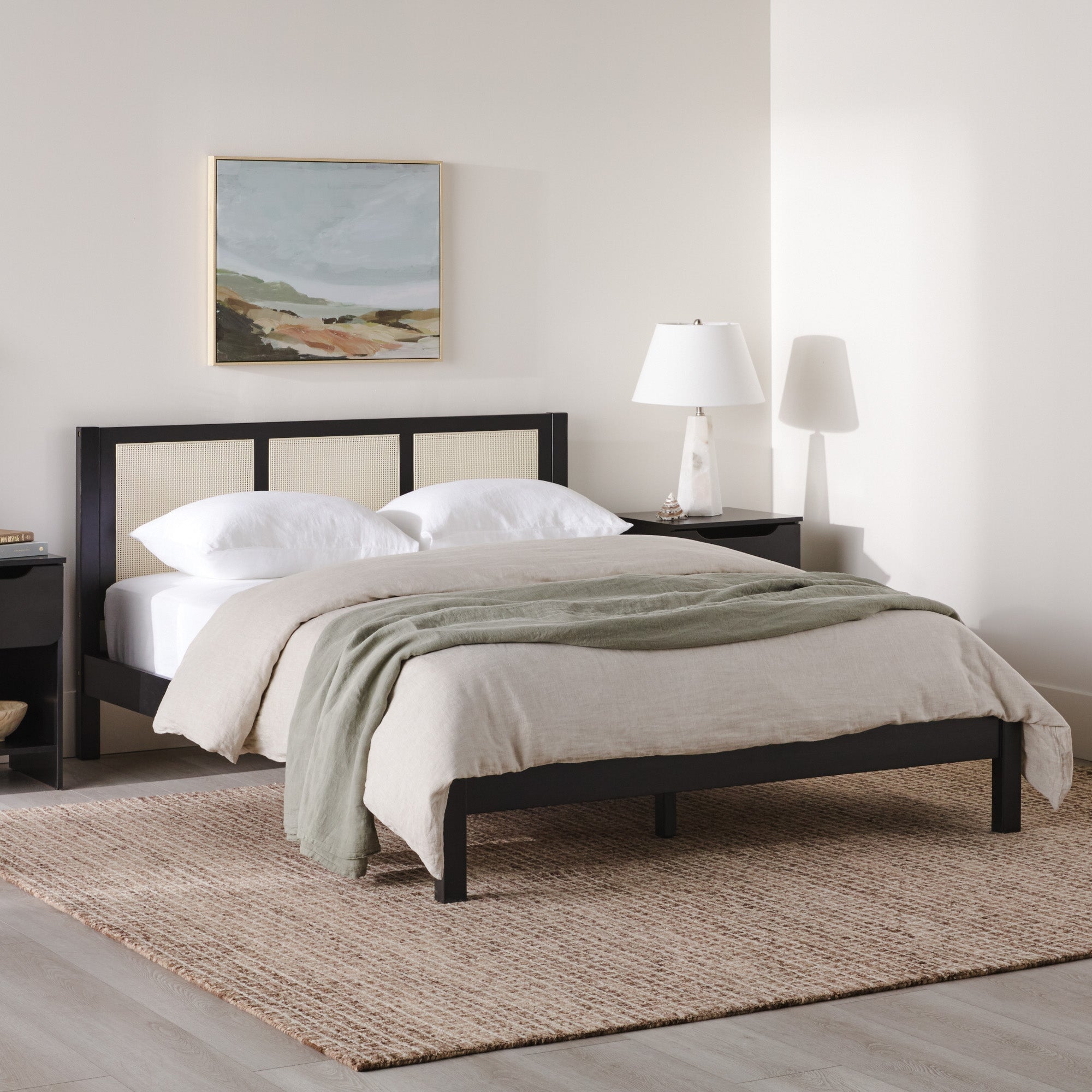 Cama Yasmina con plataforma de madera maciza y paneles de ratán (tamaño Queen o King)