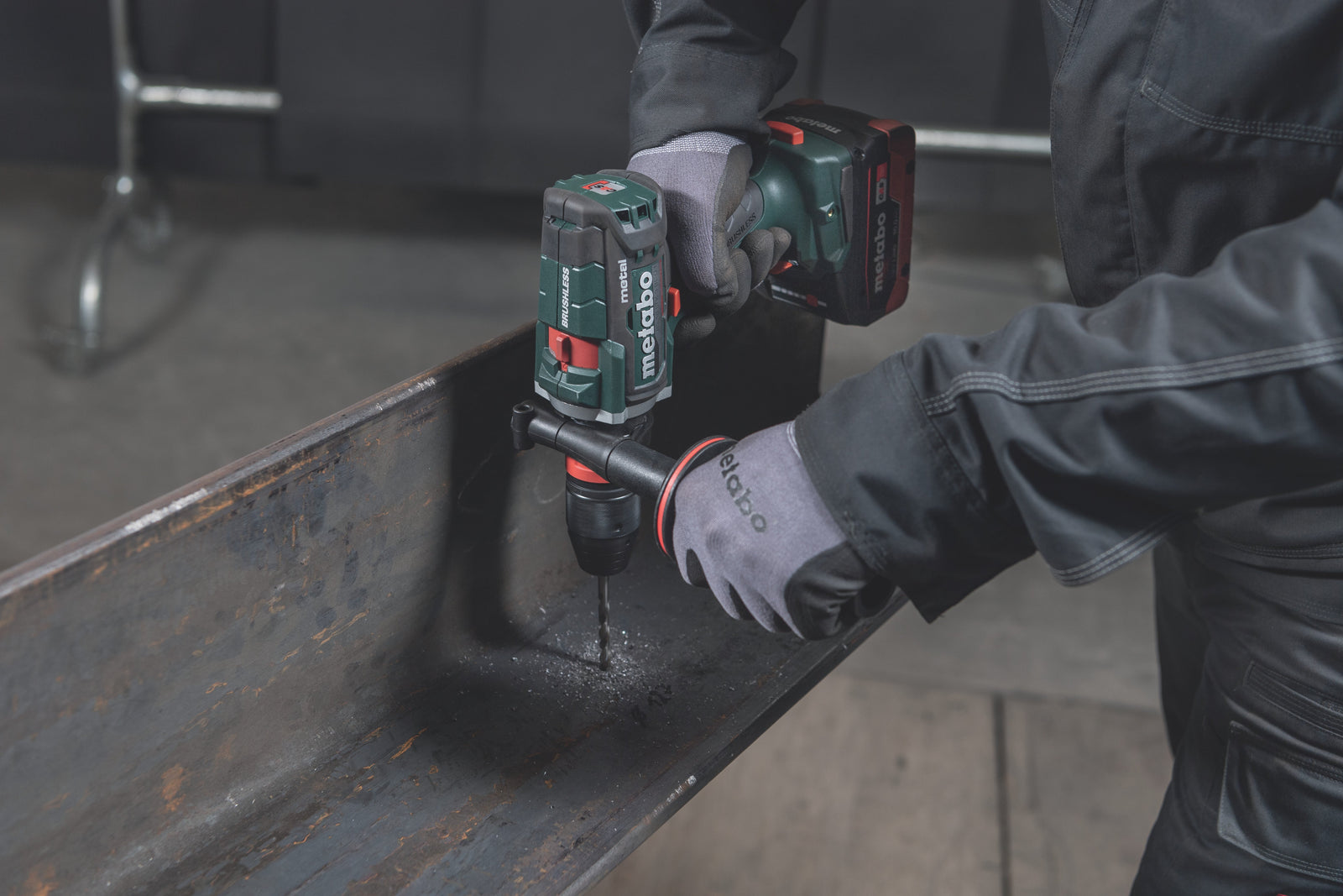 Metabo 603180620 Metabo BS 18 LTX-3 BL QI METAL 5.5 Kit MB Taladro/atornillador inalámbrico sin escobillas de 18 V y 3 velocidades