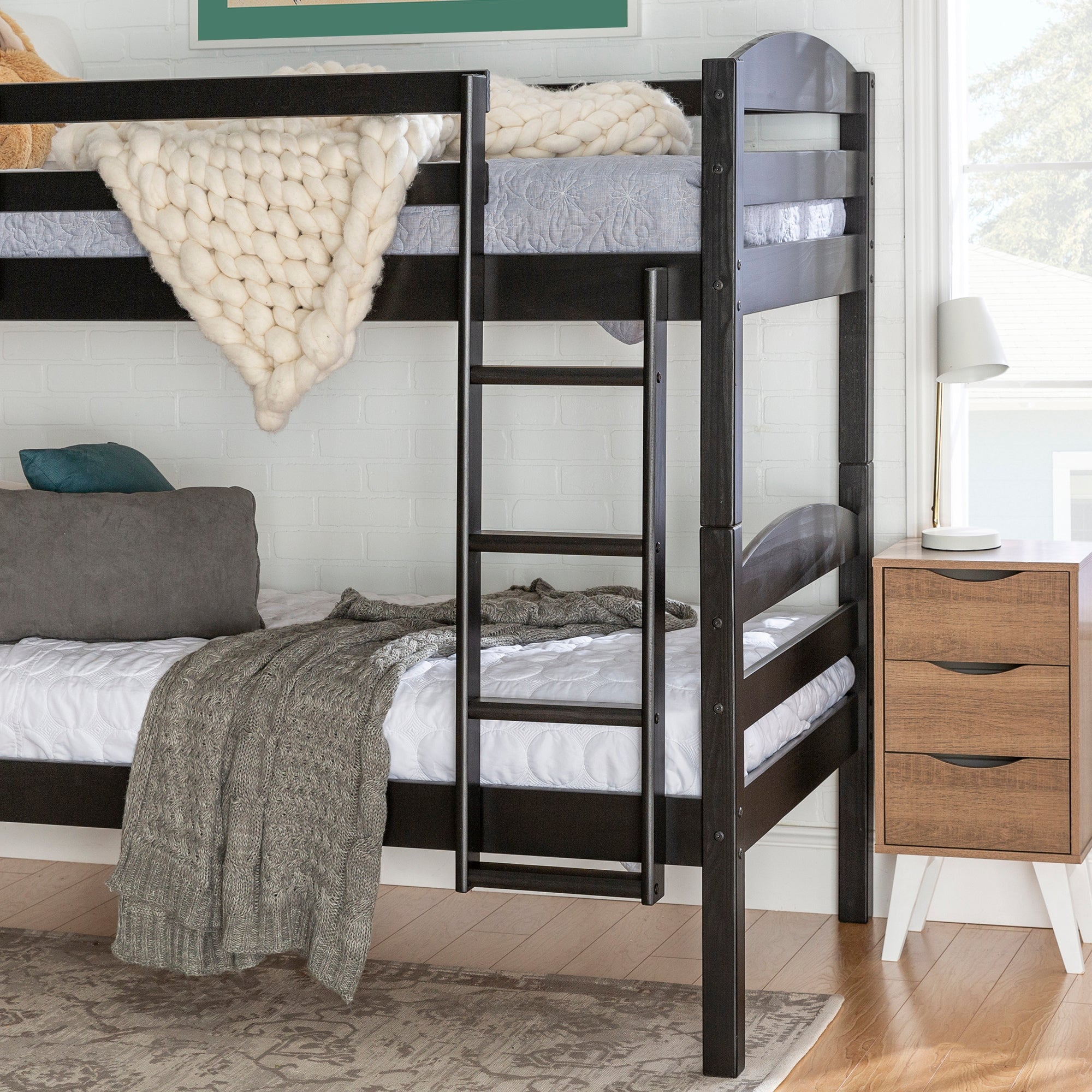 Cama litera de madera maciza Carolina de estilo transicional con dos camas individuales
