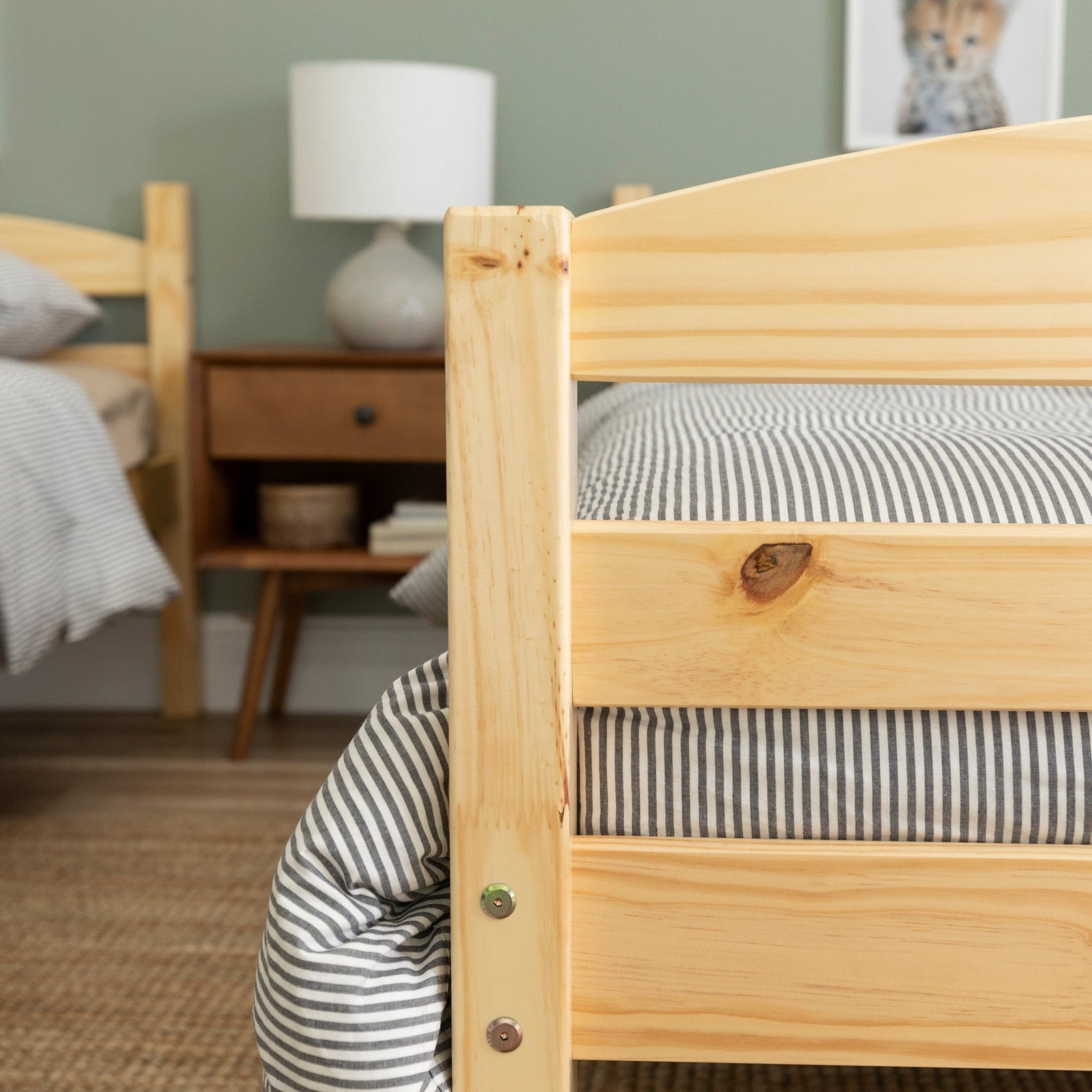 Cama litera de madera maciza Carolina de estilo transicional con dos camas individuales