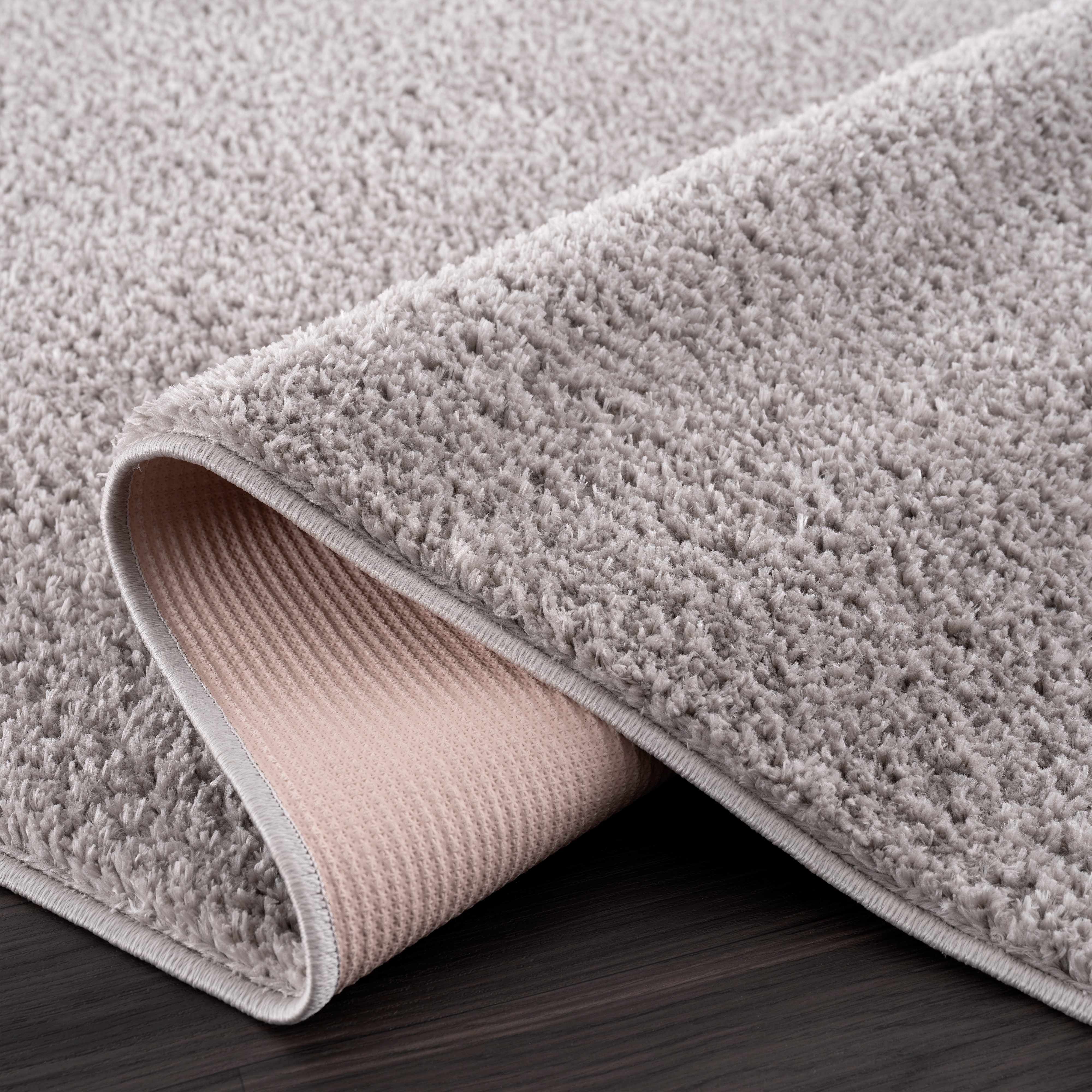 Alfombra peluda lavable Judy de color gris liso