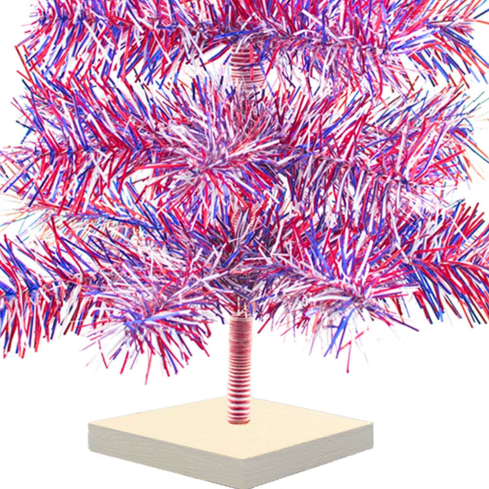 Árboles de oropel con fuegos artificiales del 4 de julio 