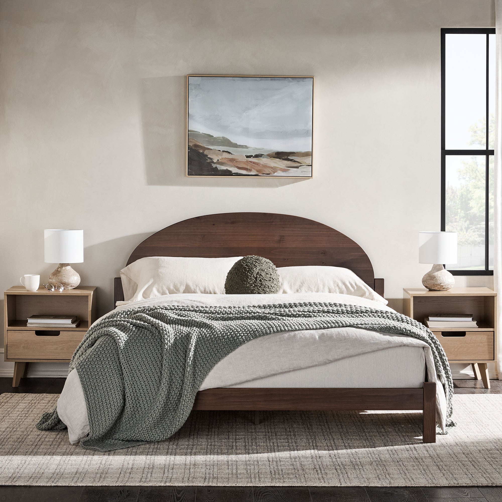 Cama Elias de madera maciza con cabecero arqueado