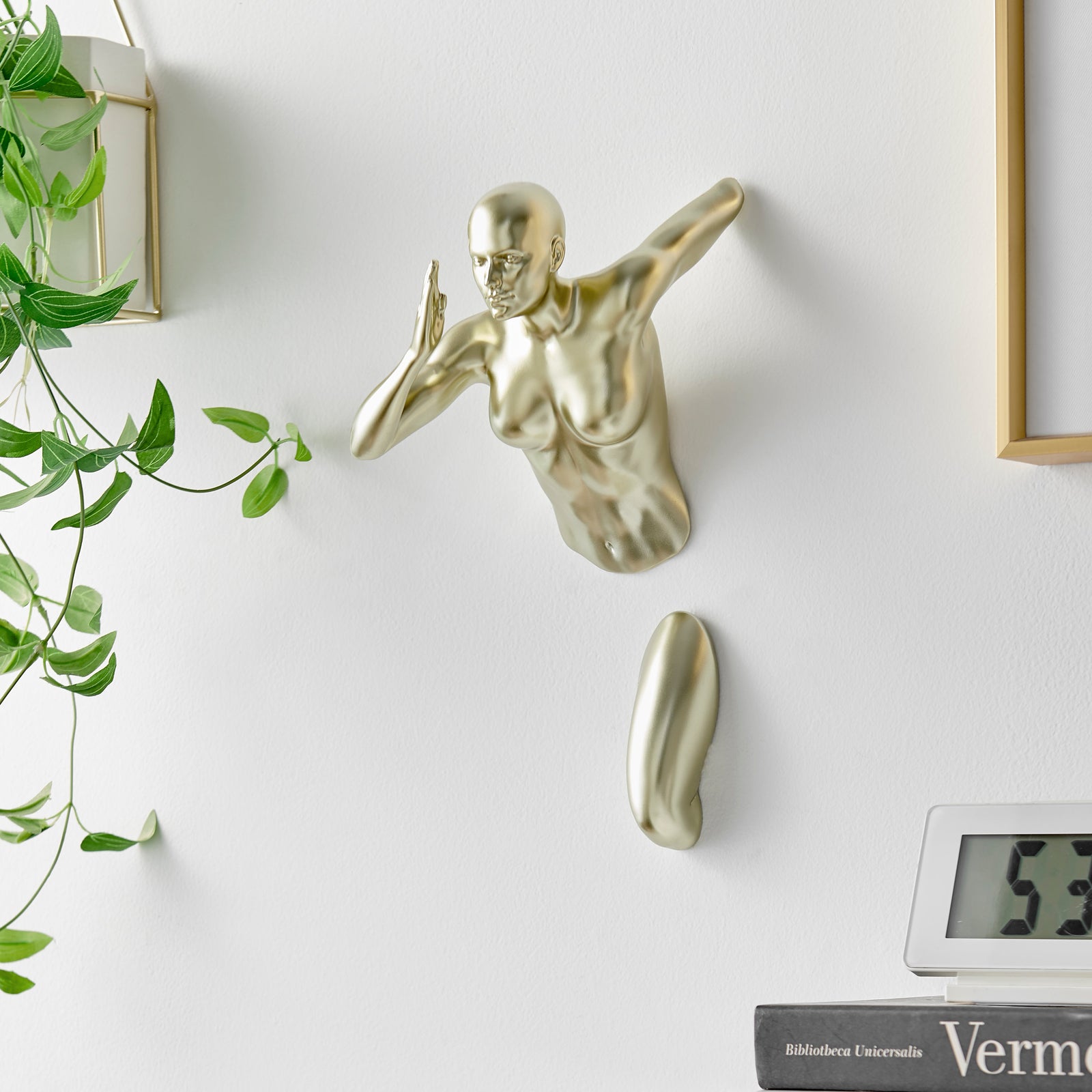 Gold Wall Runner 13