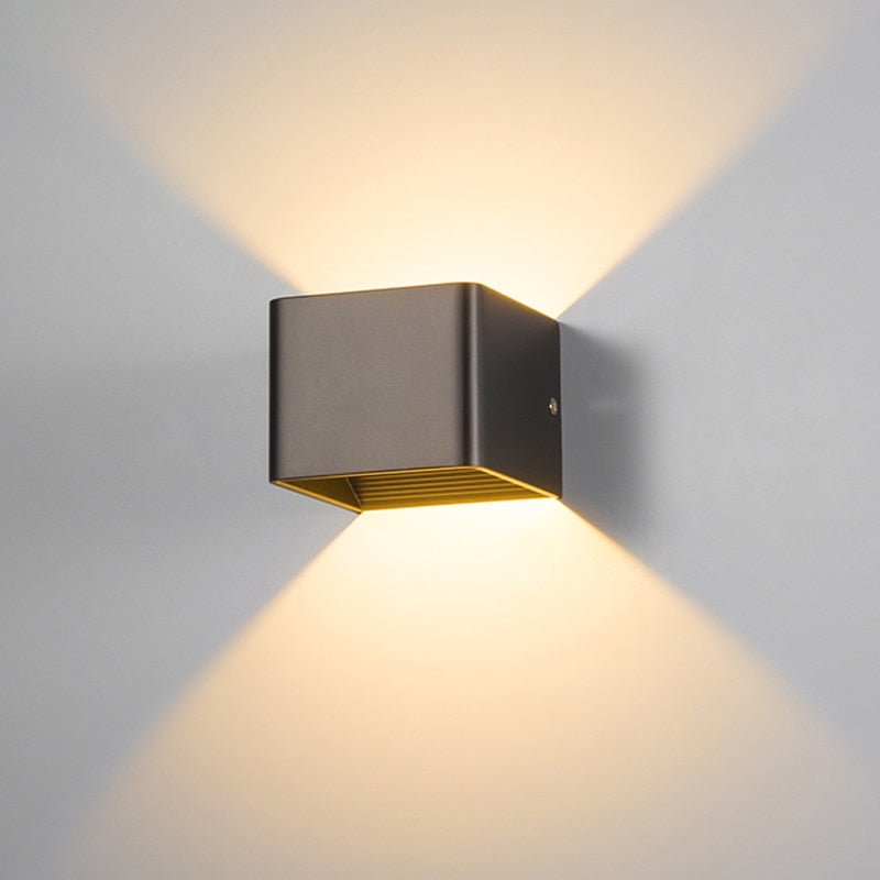 Lámpara de pared LED en forma de cubo de aluminio impermeable para exteriores en blanco y negro para jardín