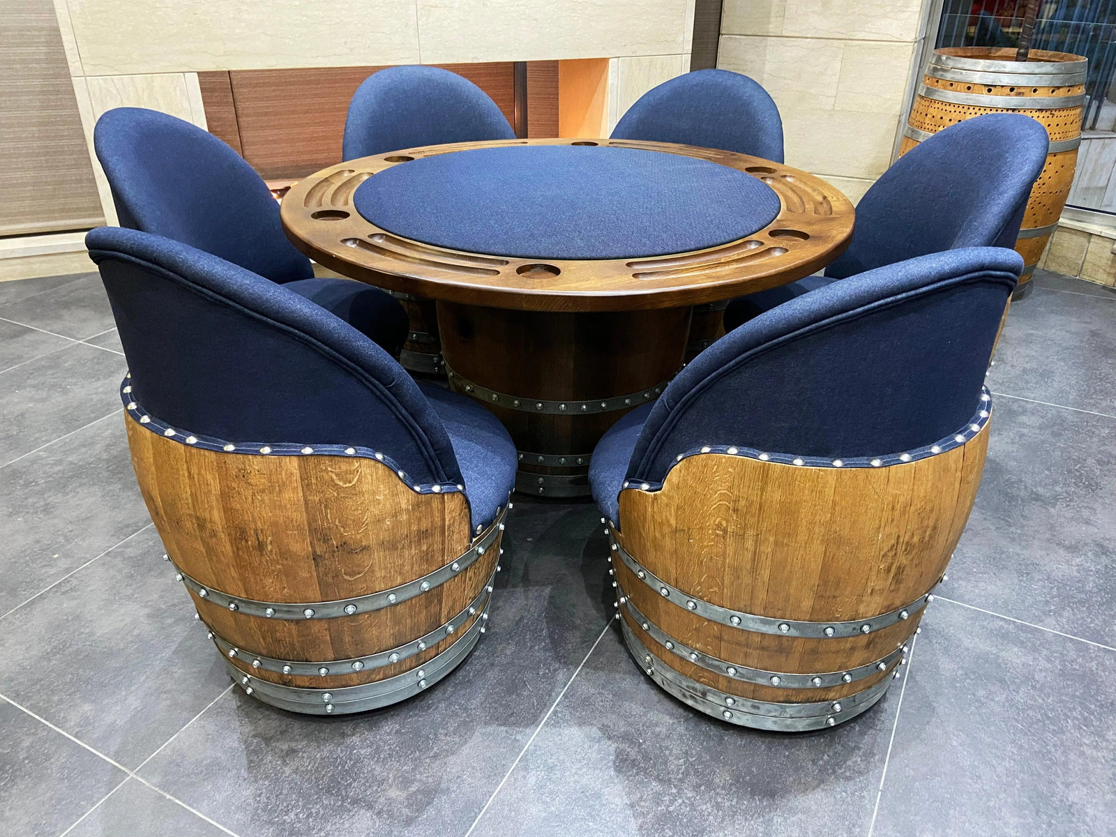 Juego de póker de barril de vino azul marino oscuro con tablero extraíble - Mesa de juego y silla de barril - Mesa de barril de vino para comer y póker
