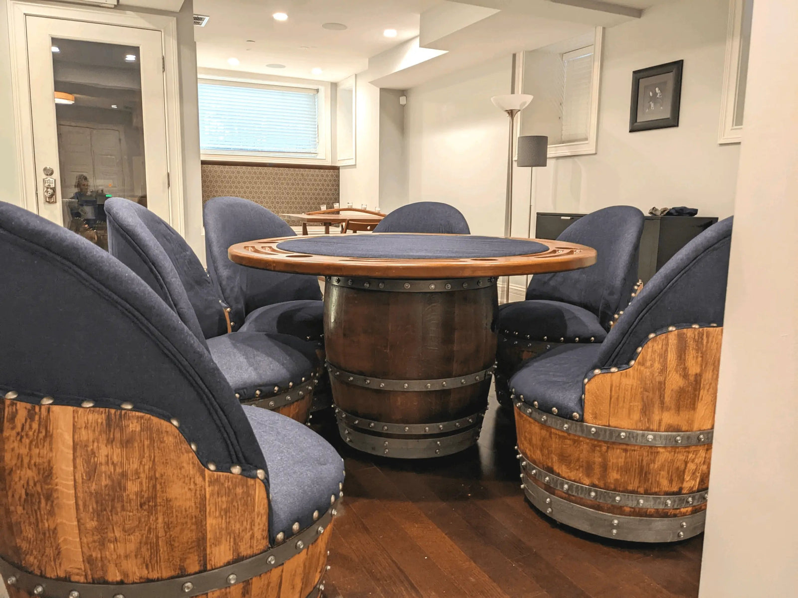 Juego de póker de barril de vino azul marino oscuro con tablero extraíble - Mesa de juego y silla de barril - Mesa de barril de vino para comer y póker
