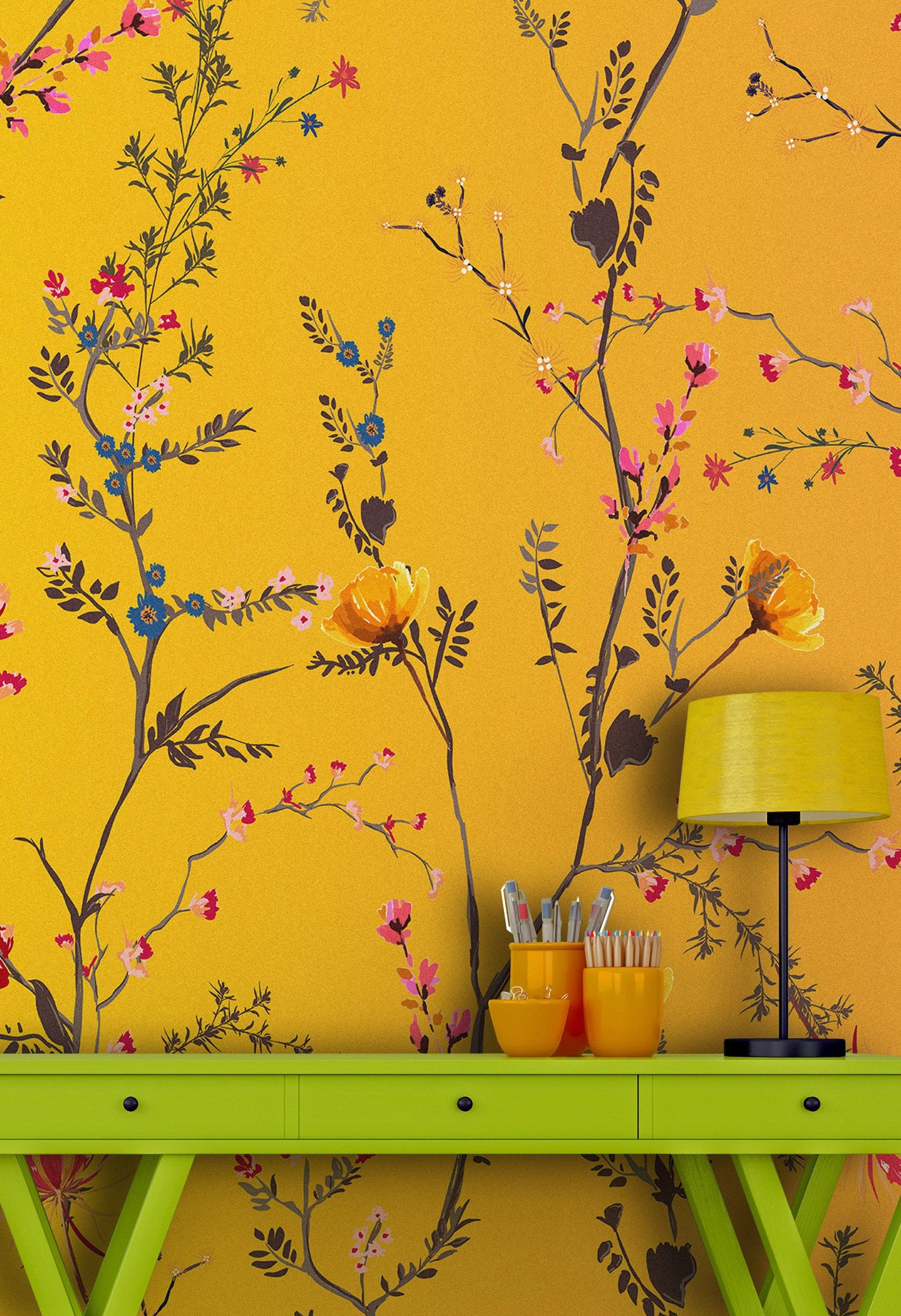 Mural de pared con jardín botánico de flores con fondo naranja amarillento. Decoración con flores en flor. #6355