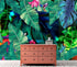 Fondo de pantalla de selva tropical con diseño de flores verdes y hojas de palmeras. #6357