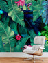 Fondo de pantalla de selva tropical con diseño de flores verdes y hojas de palmeras. #6357