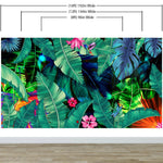 Fondo de pantalla de selva tropical con diseño de flores verdes y hojas de palmeras. #6357