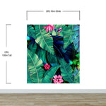 Fondo de pantalla de selva tropical con diseño de flores verdes y hojas de palmeras. #6357