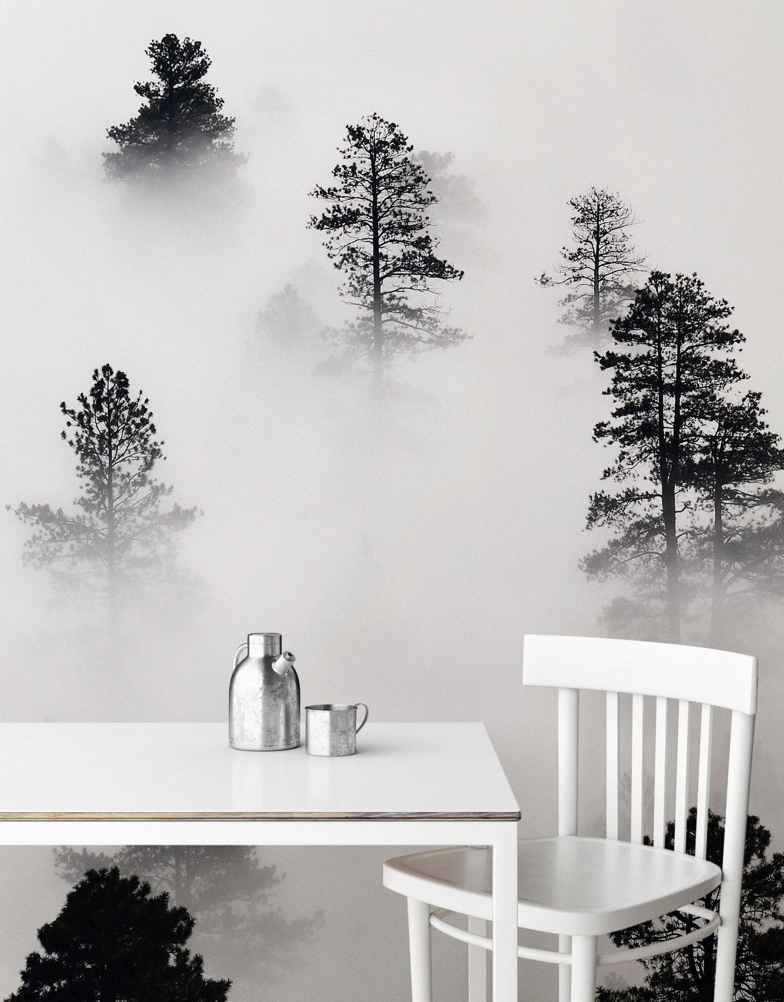 Mural de pared en blanco y negro con diseño de bosque brumoso. #6368