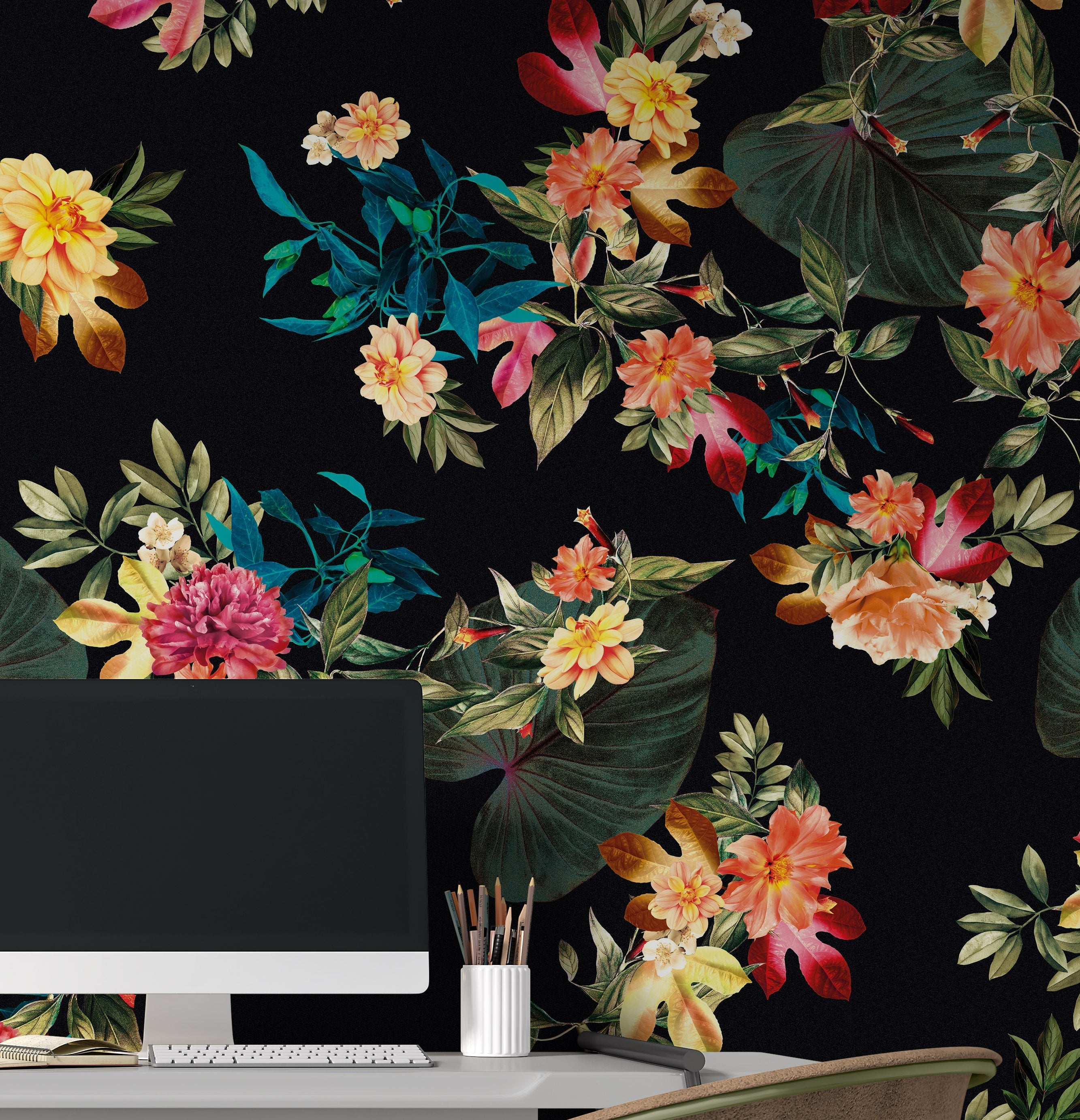 Mural de pared con flores tropicales. Fondo negro con hojas y flores botánicas del paraíso. #6372