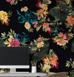 Mural de pared con flores tropicales. Fondo negro con hojas y flores botánicas del paraíso. #6372