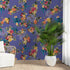 Mural de pared con flores tropicales. Flores botánicas del paraíso y hojas de color violeta muy peri. #6376