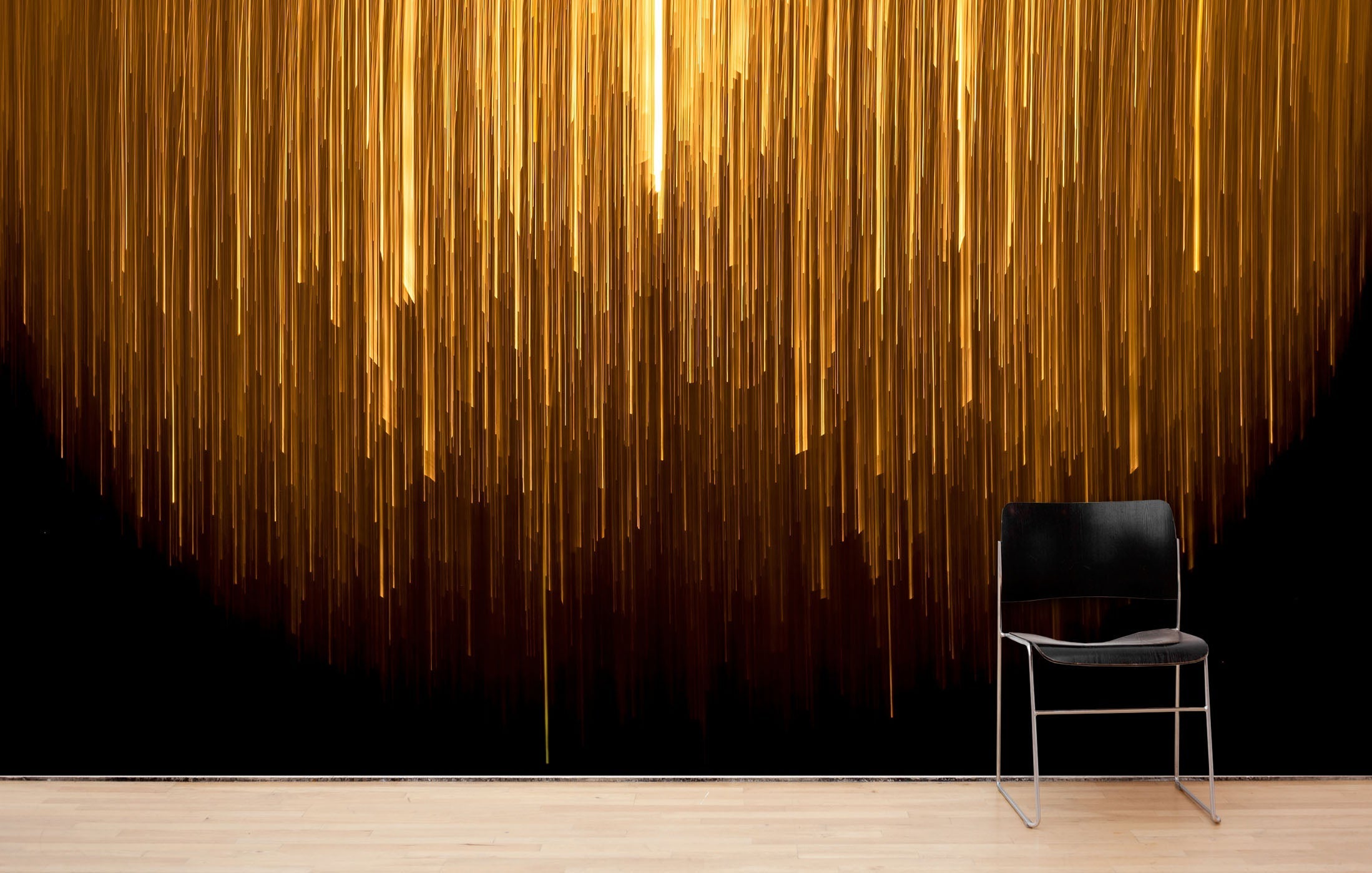 Mural de pared con rayas verticales de luz. Papel tapiz abstracto con líneas verticales brillantes. #6425
