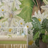 Mural de pared con flores botánicas. Ilustración a lápiz de color de un jardín de flores. Papel tapiz autoadhesivo. Flores botánicas del paraíso y hojas sobre fondo negro. #6426