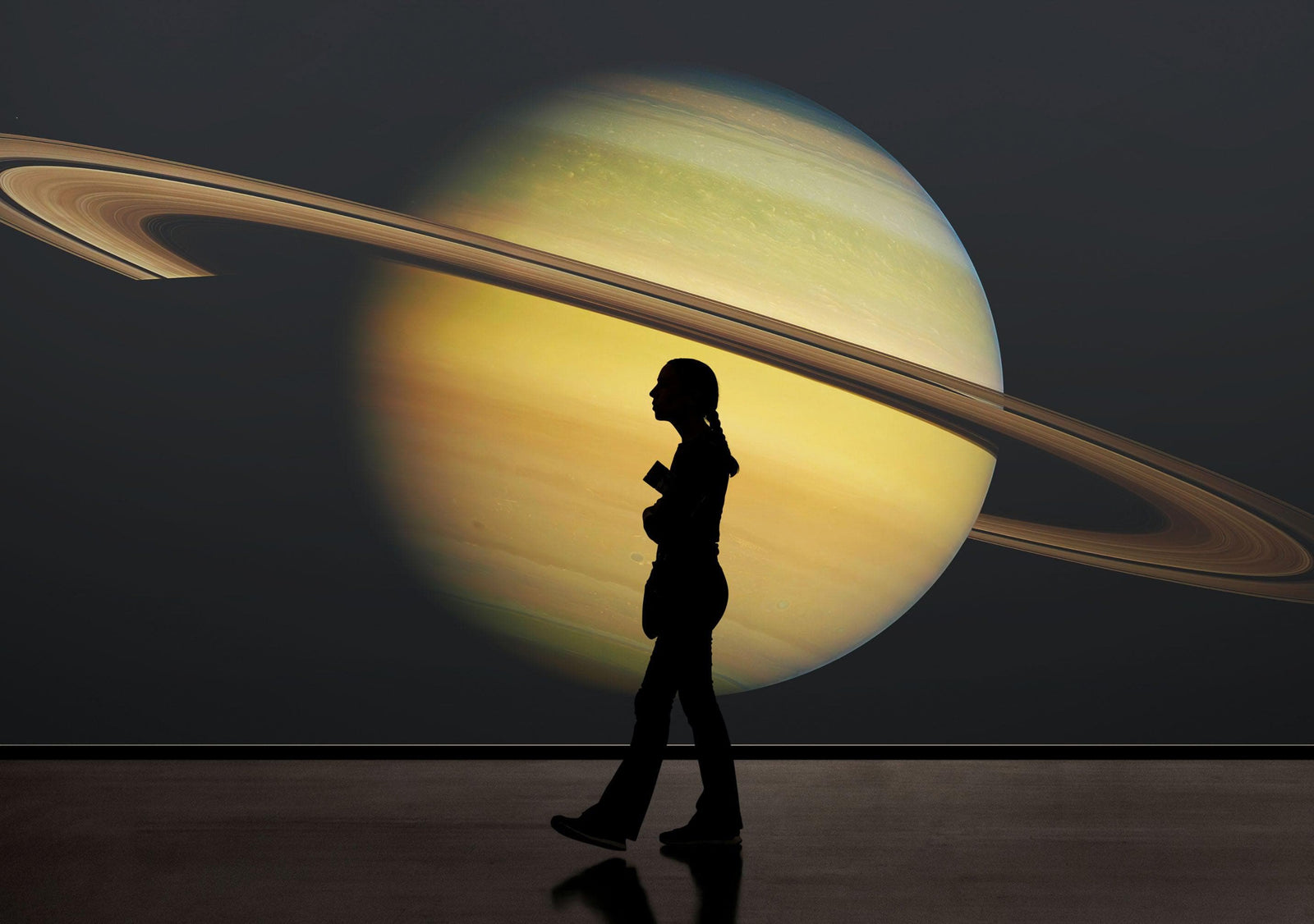 Mural de pared con los anillos de Saturno. Papel tapiz despegable y adhesivo con temática espacial. #6432