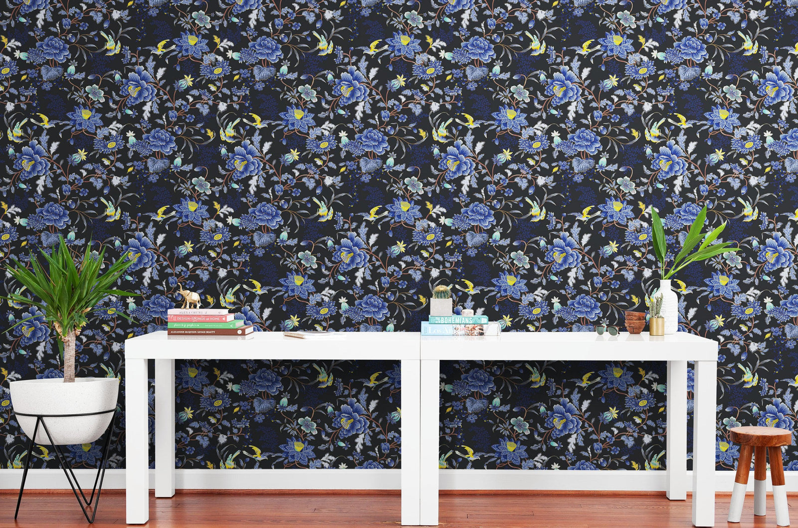 Mural de pared con estampado de flores en color azul y negro. Papel tapiz autoadhesivo con motivos florales botánicos tropicales. N.º 6437
