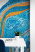 Mural abstracto con patrón de manchas de tinta de colores brillantes. Dorado, blanco y azul. #6439 