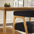 Silla de comedor moderna Ezra de madera maciza con tapizado de bouclé (juego de 2)