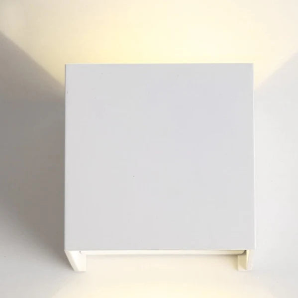 Lámpara de pared LED en forma de cubo de aluminio impermeable para exteriores en blanco y negro para jardín