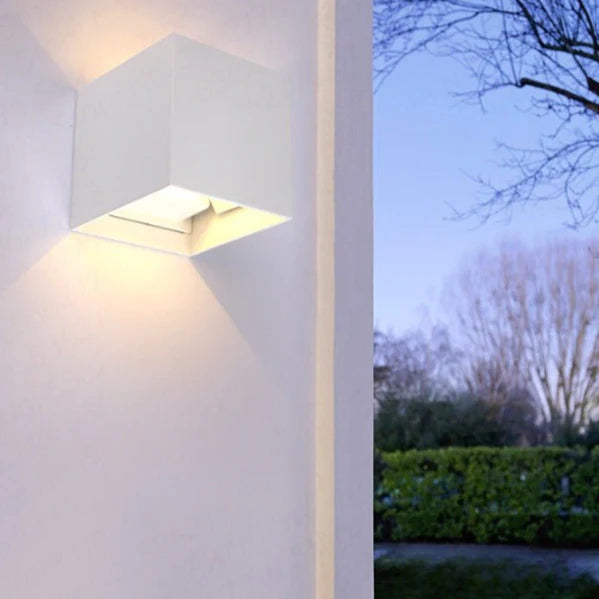 Lámpara de pared LED en forma de cubo de aluminio impermeable para exteriores en blanco y negro para jardín