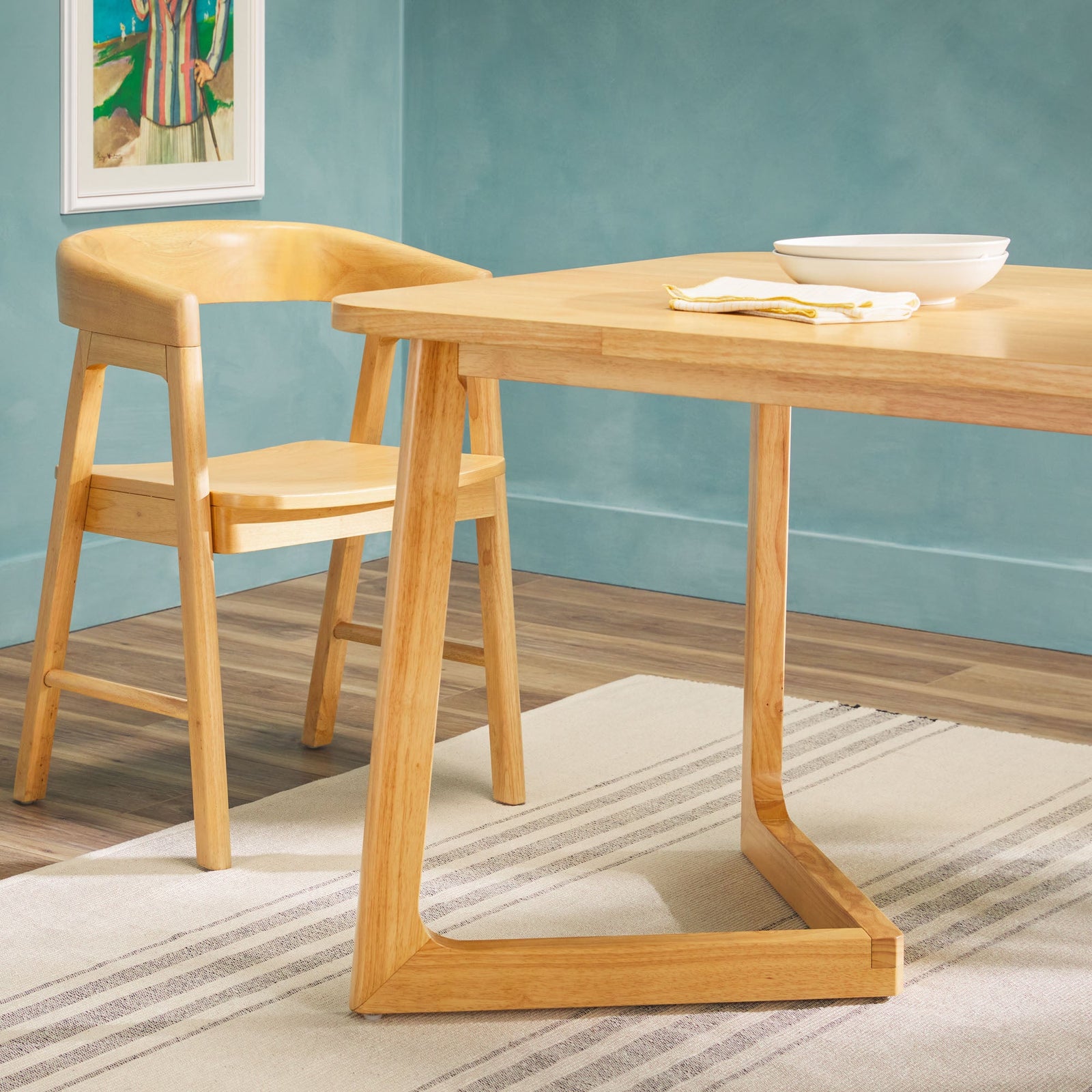 Mesa de comedor rectangular moderna de madera maciza Ezra para 6 personas
